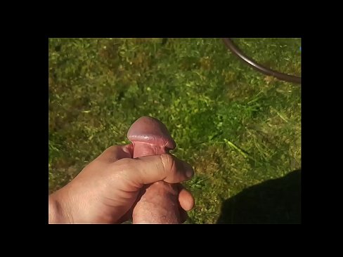 ❤️ A boazona fica com a rata rosa fodida e ejacula com um esguicho num jardim de Verão ❤️ Porno real em porno pt.com-porn-hat.ru ❌️